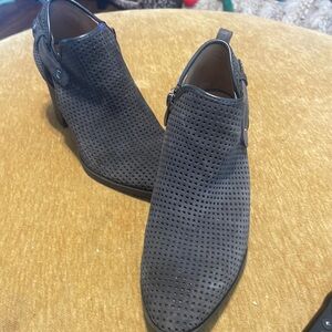 Franco Sarto size 8.5 heeled bootie, gray suede